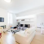 Guesthost - Teatro Regio Exclusive Apartment Parma
