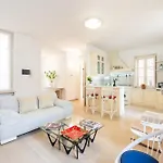 Guesthost - Teatro Regio Exclusive Apartment *